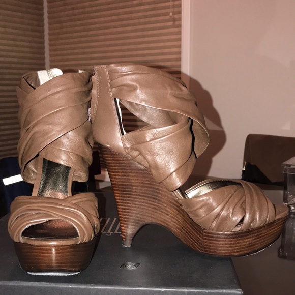 Pelle Moda brown heeled sandals - Picture 1 of 7